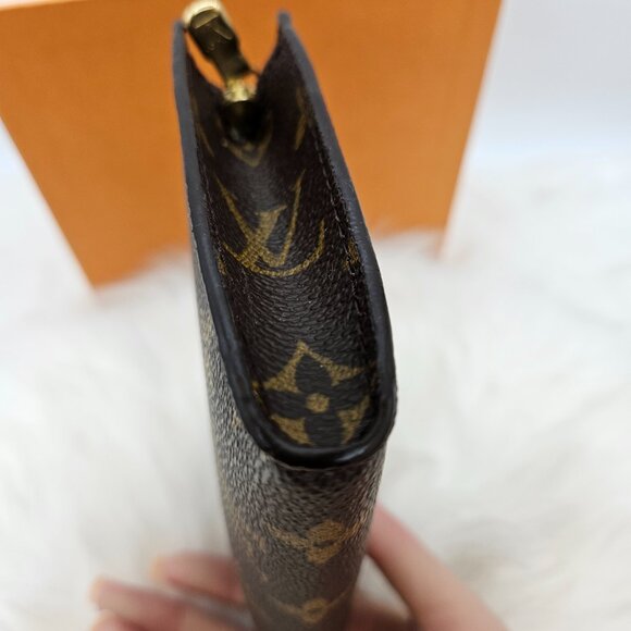 Louis Vuitton Monogram Toiletry Pouch 17 - Picture 10 of 17